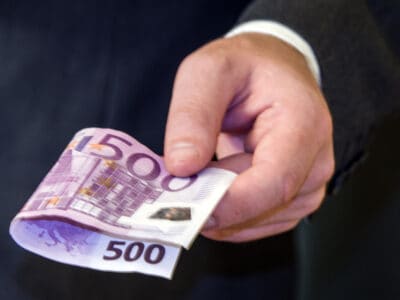 Hoe 500 euro lenen en direct op je rekening hebben?